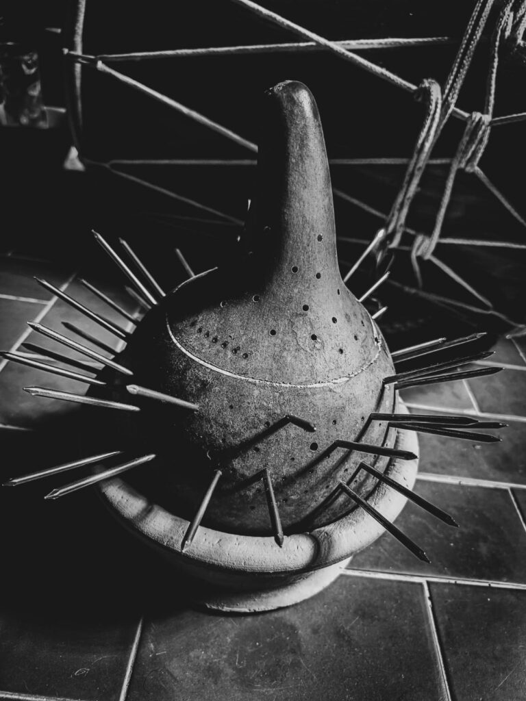 O poder da simplicidade: resgatando os fundamentos tradicionais de exú e pombagira na quimbanda gaúcha - Quimbanda Gaúcha - Culto a ancestrais em Porto Alegre - Culto a Exú e Pombagira em Porto Alegre - Iniciação na Quimbanda